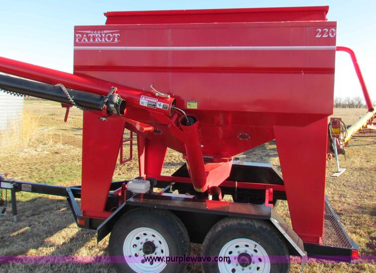 image for item I9643 2006 Minden Patriot 220 seed tender