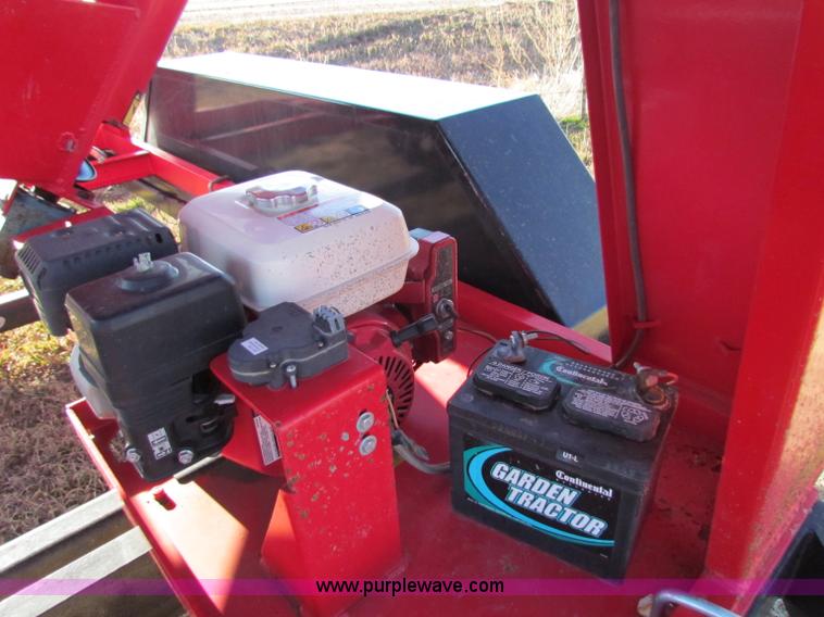 image for item I9643 2006 Minden Patriot 220 seed tender