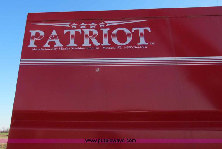 image for item I9643 2006 Minden Patriot 220 seed tender