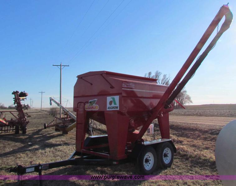 image for item I9643 2006 Minden Patriot 220 seed tender