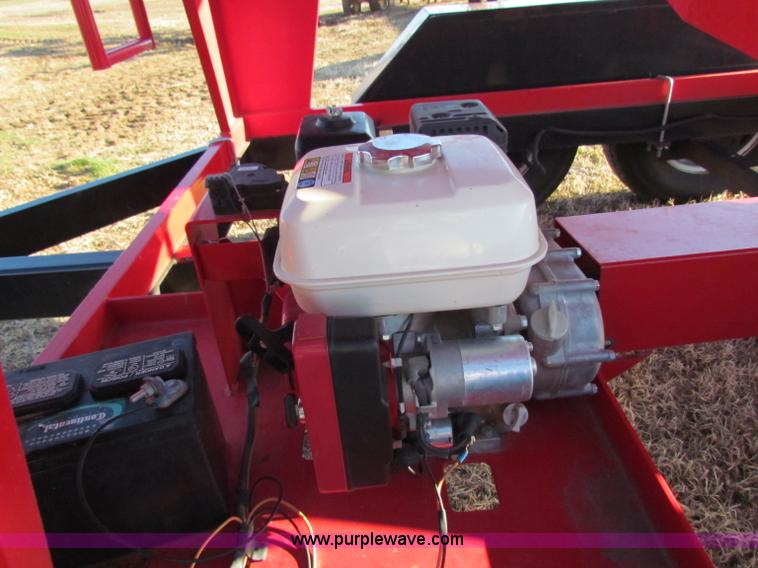 image for item I9643 2006 Minden Patriot 220 seed tender