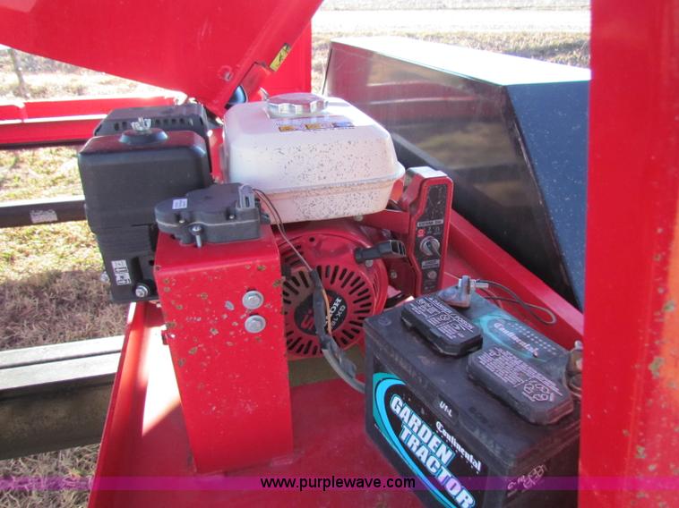 image for item I9643 2006 Minden Patriot 220 seed tender