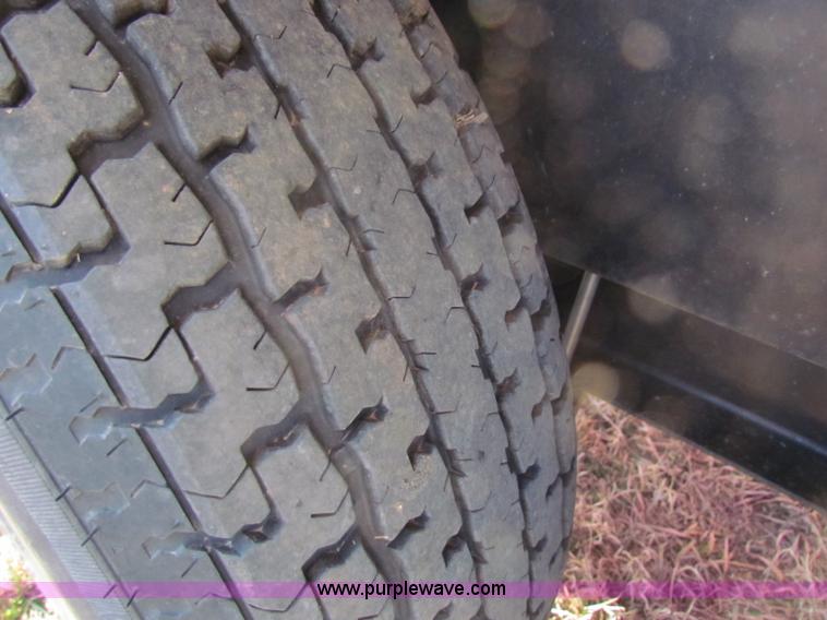 image for item I9643 2006 Minden Patriot 220 seed tender