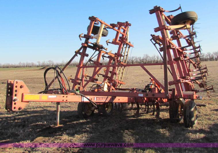image for item I9644 1985 Krause 4126 field cultivator