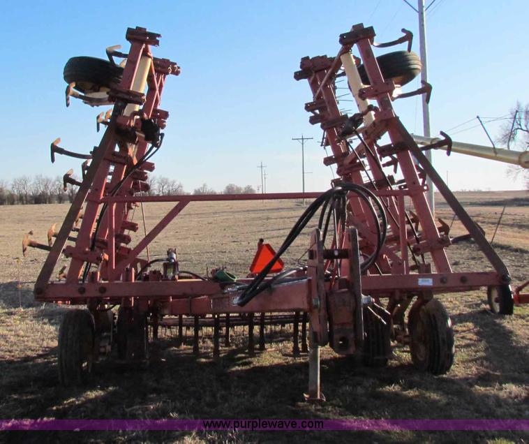 image for item I9644 1985 Krause 4126 field cultivator