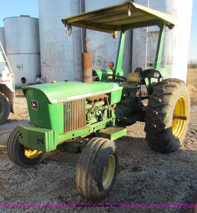 image for item I9652 1974 John Deere 2030 tractor