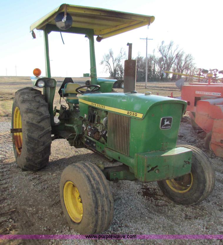 image for item I9652 1974 John Deere 2030 tractor