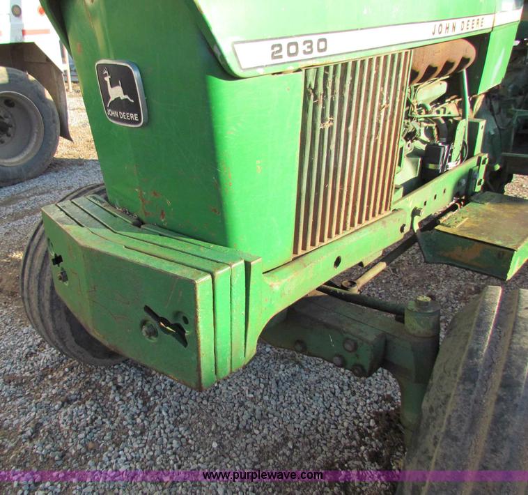 image for item I9652 1974 John Deere 2030 tractor