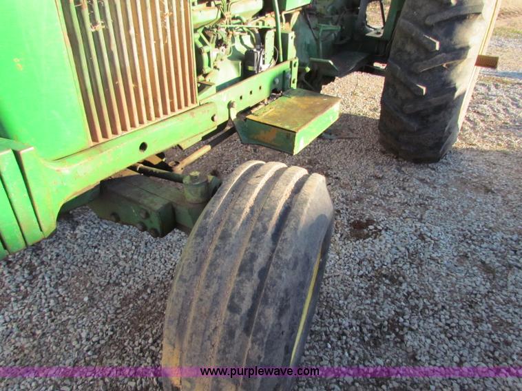 image for item I9652 1974 John Deere 2030 tractor