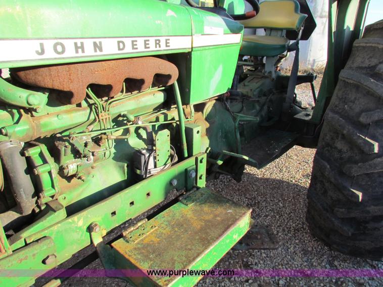 image for item I9652 1974 John Deere 2030 tractor