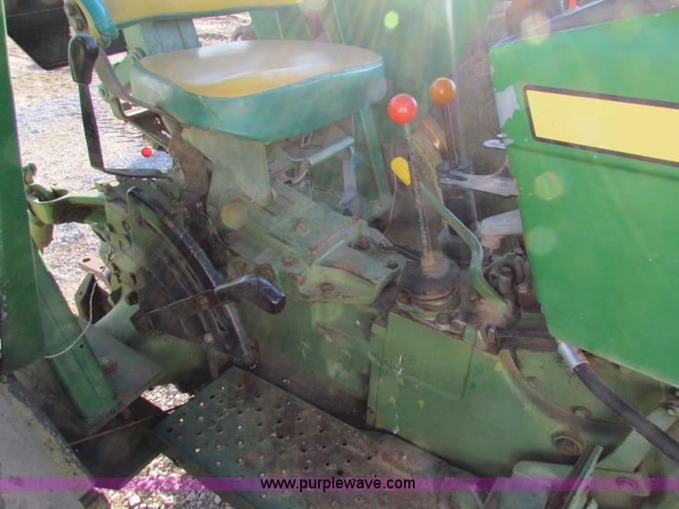 image for item I9652 1974 John Deere 2030 tractor