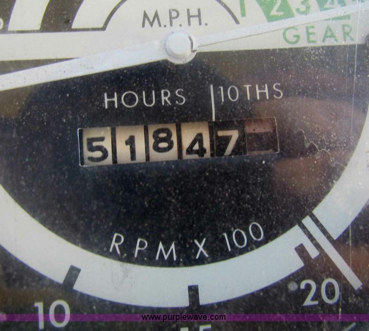 image for item I9652 1974 John Deere 2030 tractor