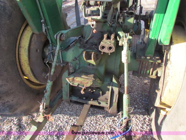 image for item I9652 1974 John Deere 2030 tractor