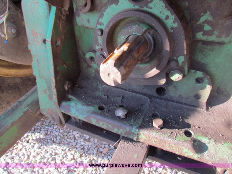 image for item I9652 1974 John Deere 2030 tractor