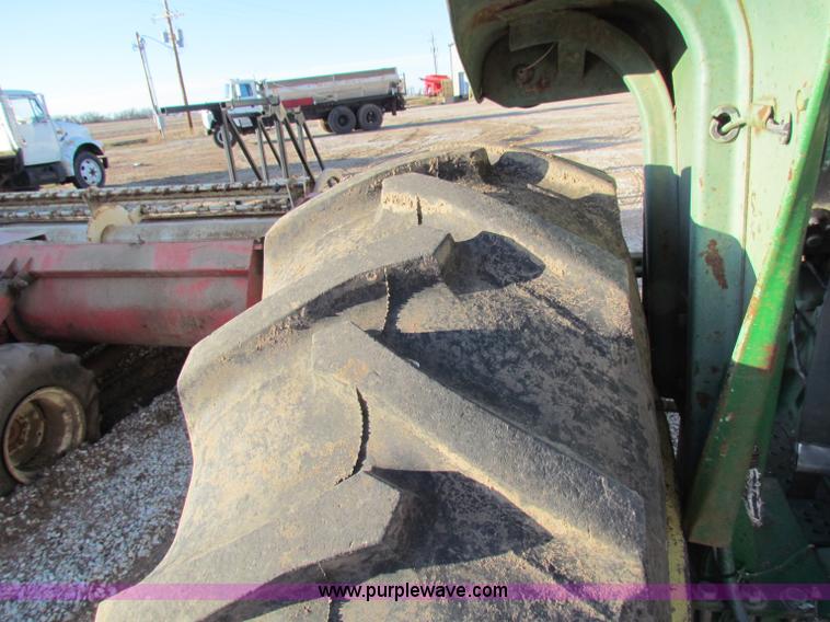 image for item I9652 1974 John Deere 2030 tractor