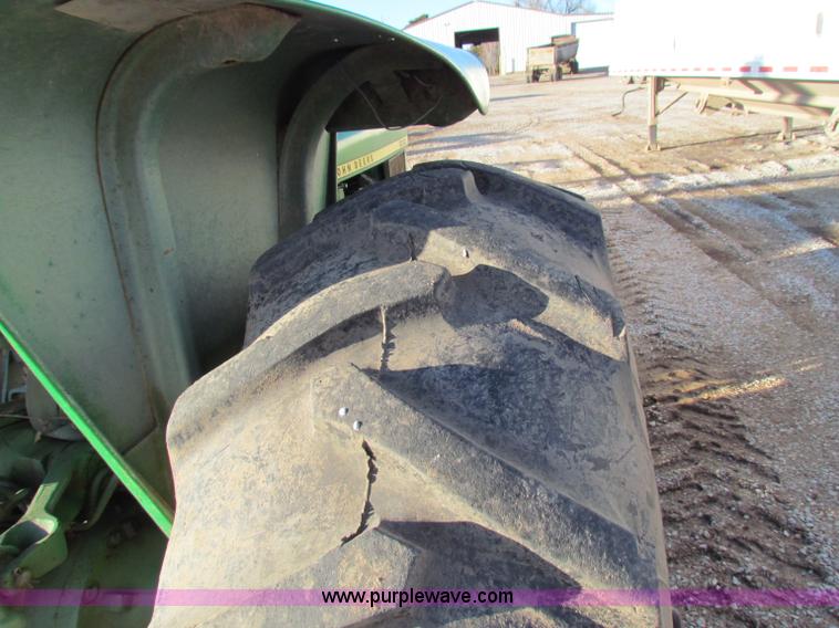 image for item I9652 1974 John Deere 2030 tractor