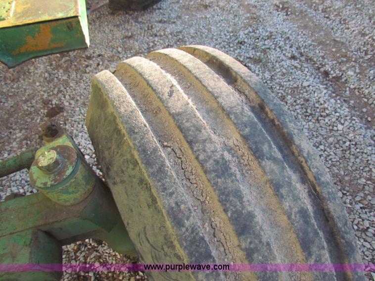 image for item I9652 1974 John Deere 2030 tractor