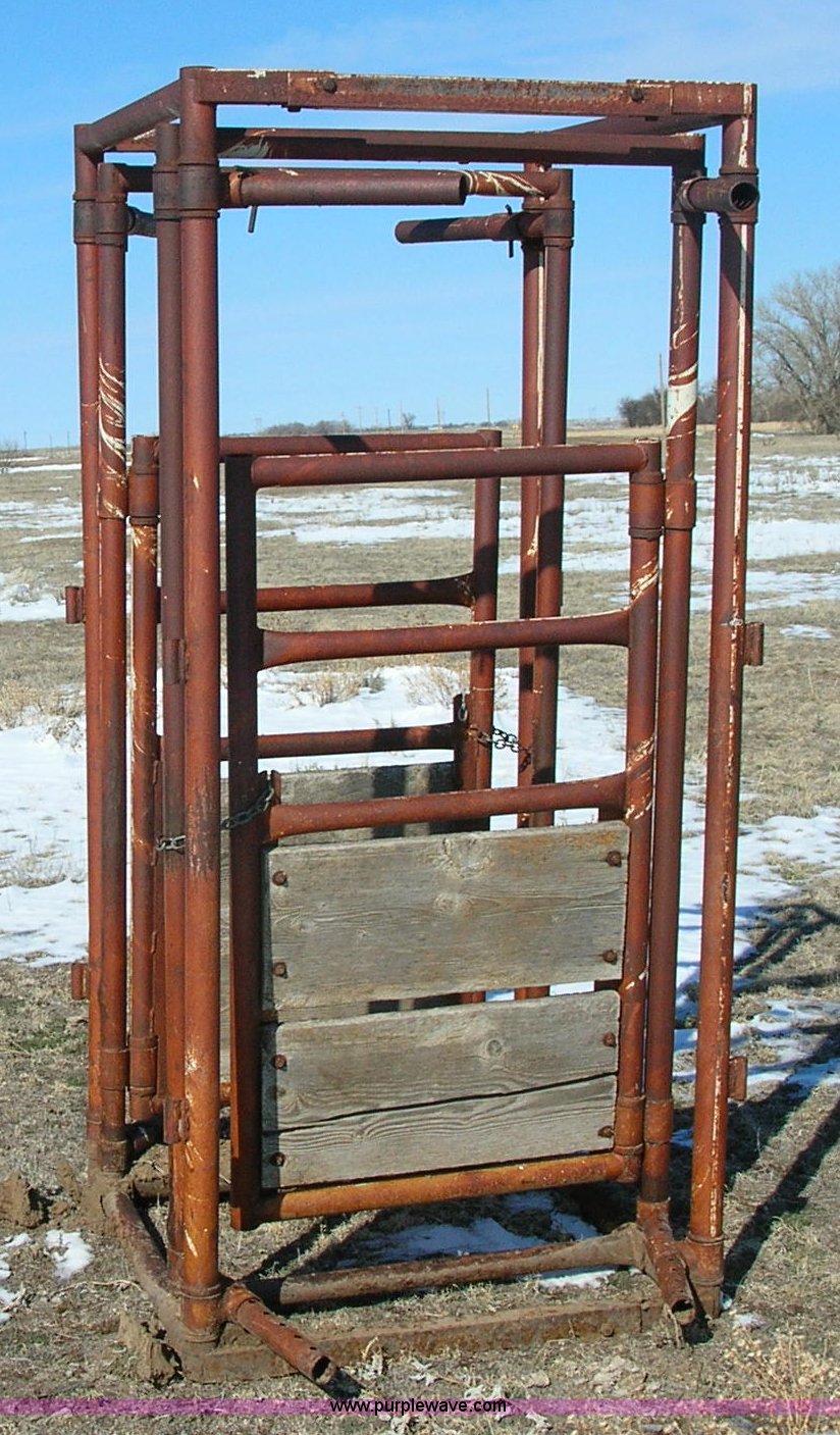 Palpation cage in Fowler, KS Item B1005 sold Purple Wave