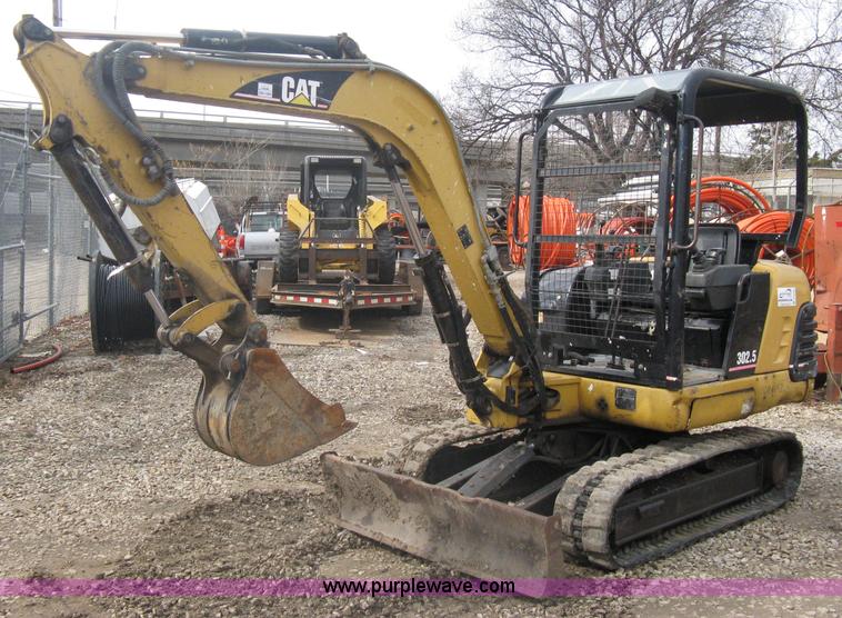 image for item A6058 Caterpillar 302.5 mini excavator