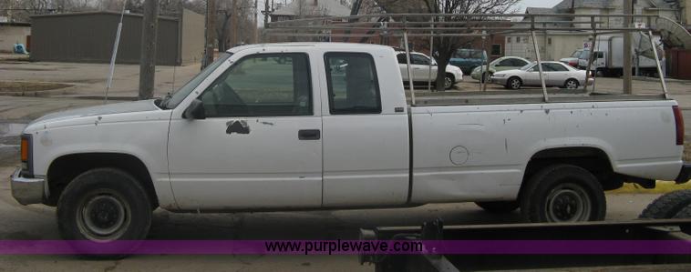 image for item A6059 1995 Chevrolet Cheyenne C2500 extended cab pickup truck