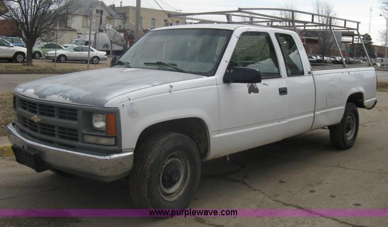 image for item A6059 1995 Chevrolet Cheyenne C2500 extended cab pickup truck