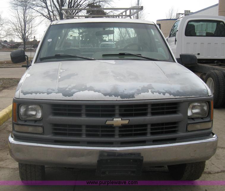 image for item A6059 1995 Chevrolet Cheyenne C2500 extended cab pickup truck