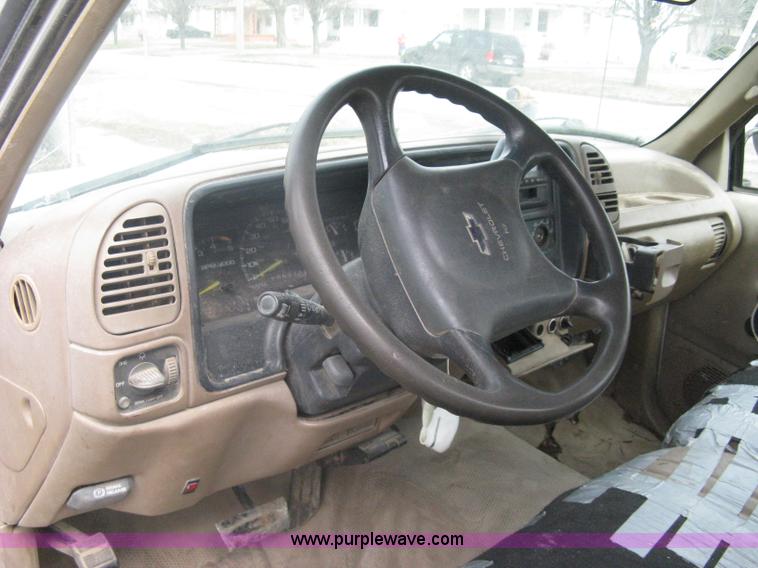 image for item A6059 1995 Chevrolet Cheyenne C2500 extended cab pickup truck