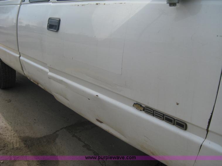 image for item A6059 1995 Chevrolet Cheyenne C2500 extended cab pickup truck