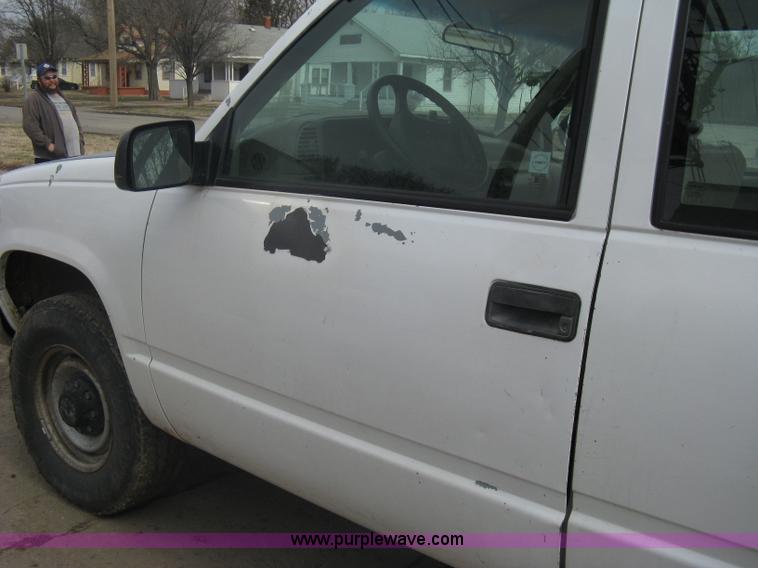 image for item A6059 1995 Chevrolet Cheyenne C2500 extended cab pickup truck