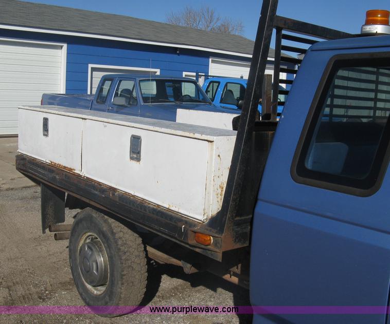 image for item A6068 1996 Ford F250 XL supercab pickup truck