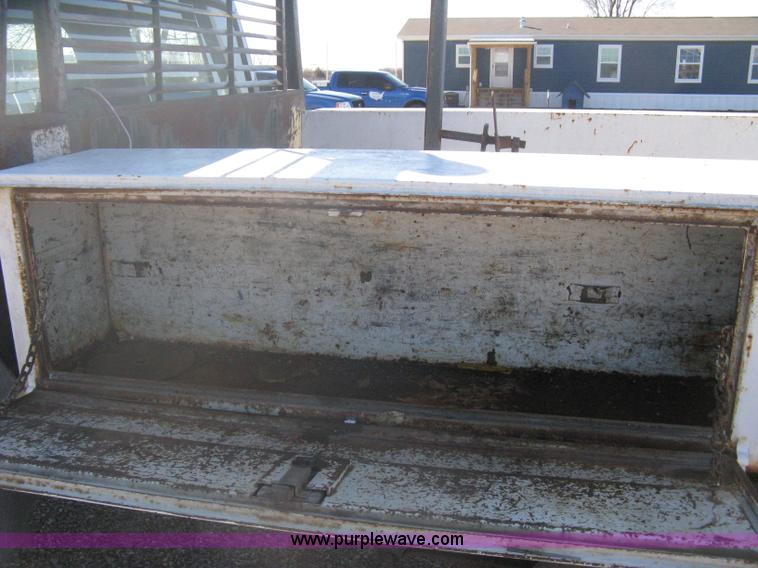 image for item A6068 1996 Ford F250 XL supercab pickup truck