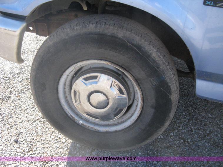 image for item A6068 1996 Ford F250 XL supercab pickup truck