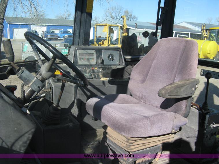 image for item A6069 1989 Ford 555C backhoe