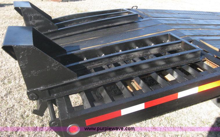 image for item A6070 1989 Interstate 24DT flatbed gooseneck trailer