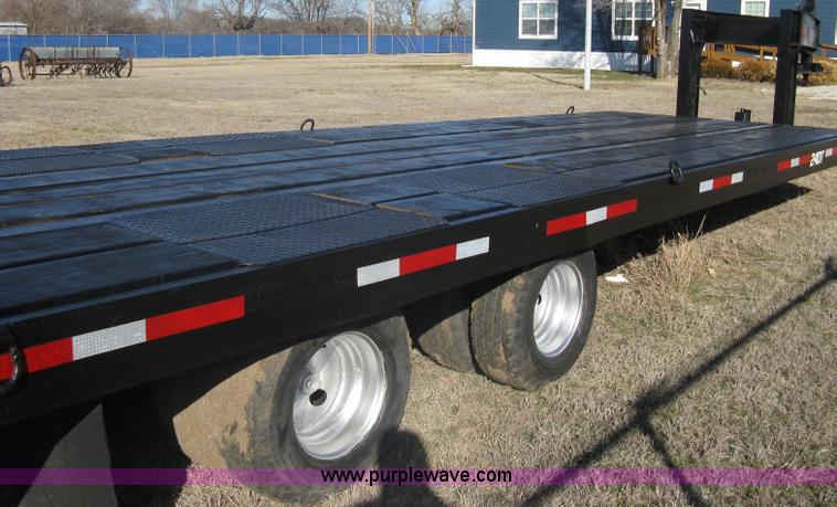 image for item A6070 1989 Interstate 24DT flatbed gooseneck trailer