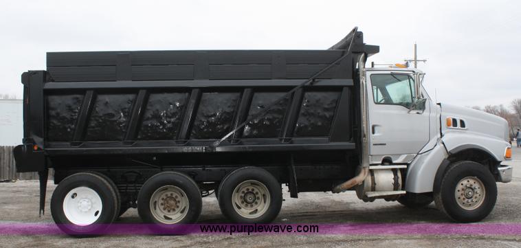image for item A6759 2000 Ford Sterling L9500 dump truck