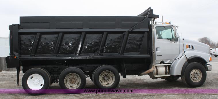 image for item A6759 2000 Ford Sterling L9500 dump truck