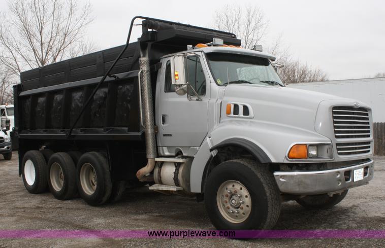 image for item A6759 2000 Ford Sterling L9500 dump truck