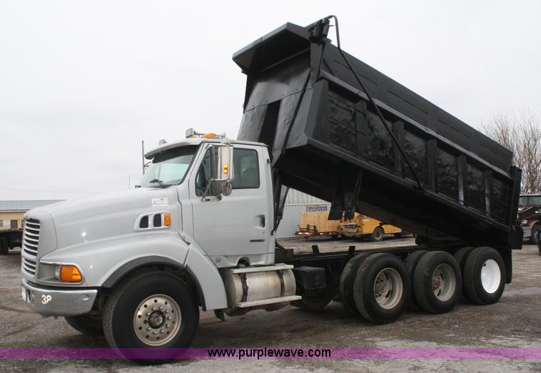 image for item A6759 2000 Ford Sterling L9500 dump truck