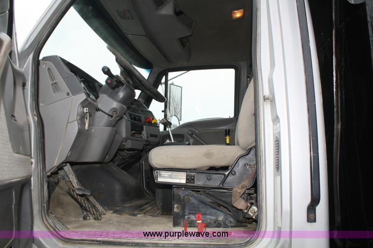 image for item A6759 2000 Ford Sterling L9500 dump truck