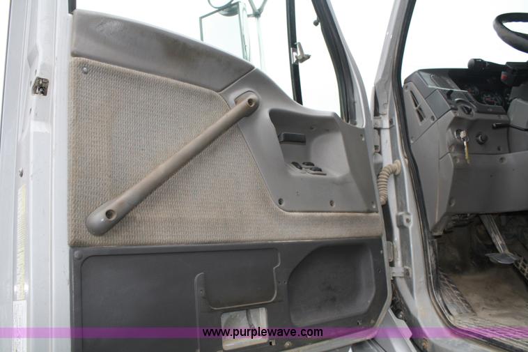 image for item A6759 2000 Ford Sterling L9500 dump truck