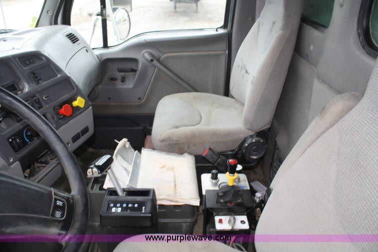 image for item A6759 2000 Ford Sterling L9500 dump truck