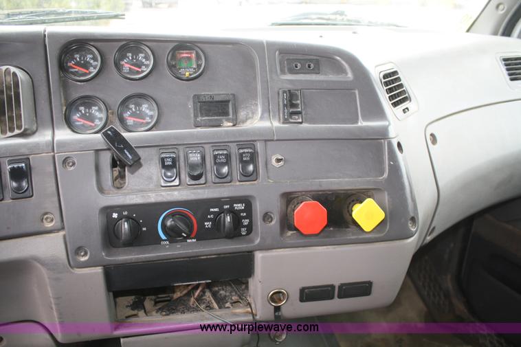 image for item A6759 2000 Ford Sterling L9500 dump truck