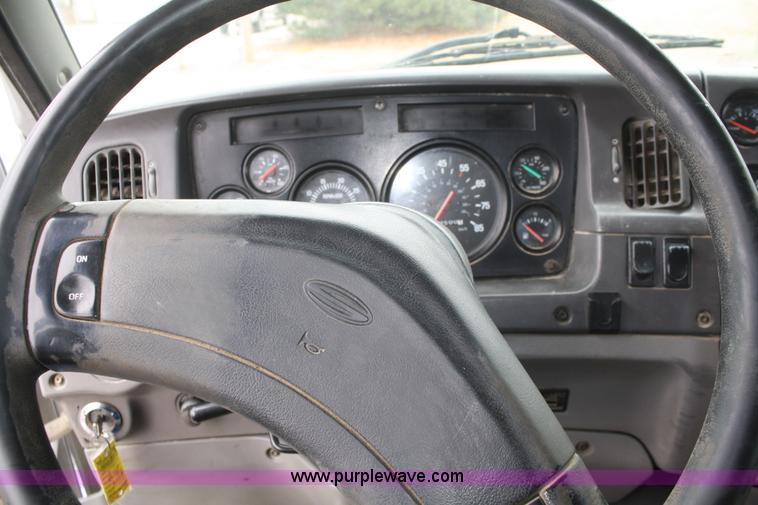 image for item A6759 2000 Ford Sterling L9500 dump truck