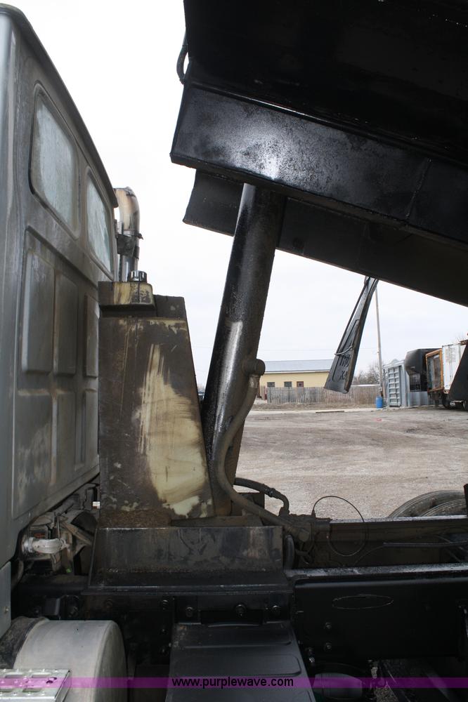 image for item A6759 2000 Ford Sterling L9500 dump truck