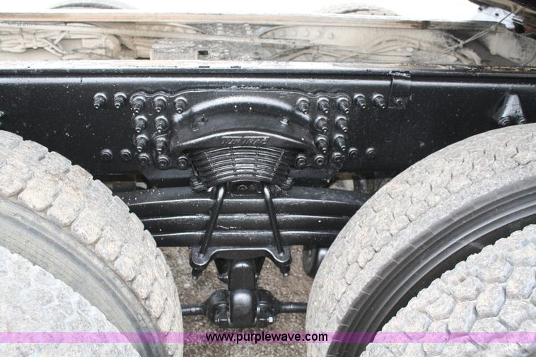 image for item A6759 2000 Ford Sterling L9500 dump truck