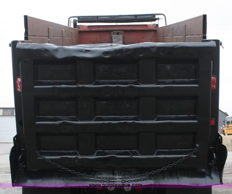 image for item A6759 2000 Ford Sterling L9500 dump truck