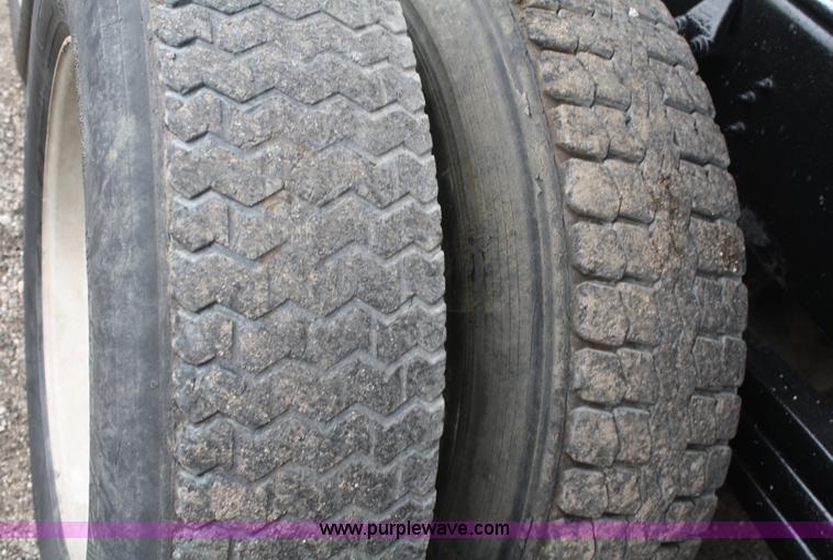 image for item A6759 2000 Ford Sterling L9500 dump truck