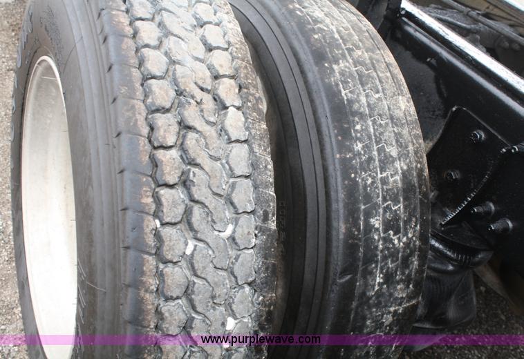 image for item A6759 2000 Ford Sterling L9500 dump truck