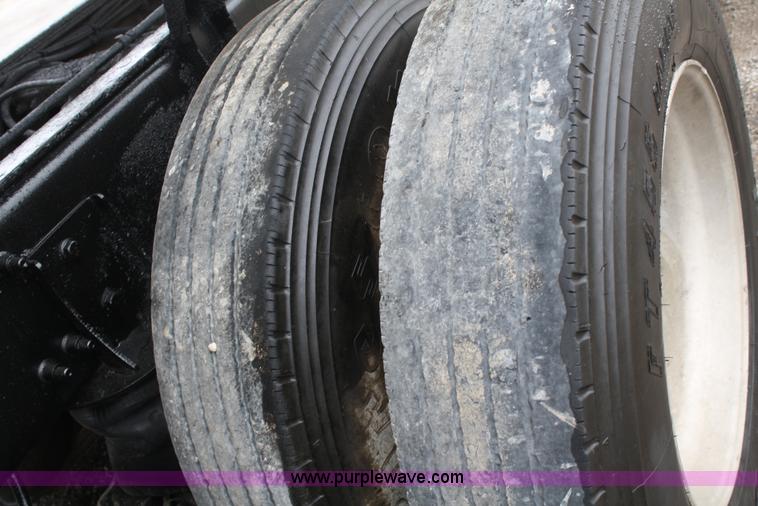 image for item A6759 2000 Ford Sterling L9500 dump truck